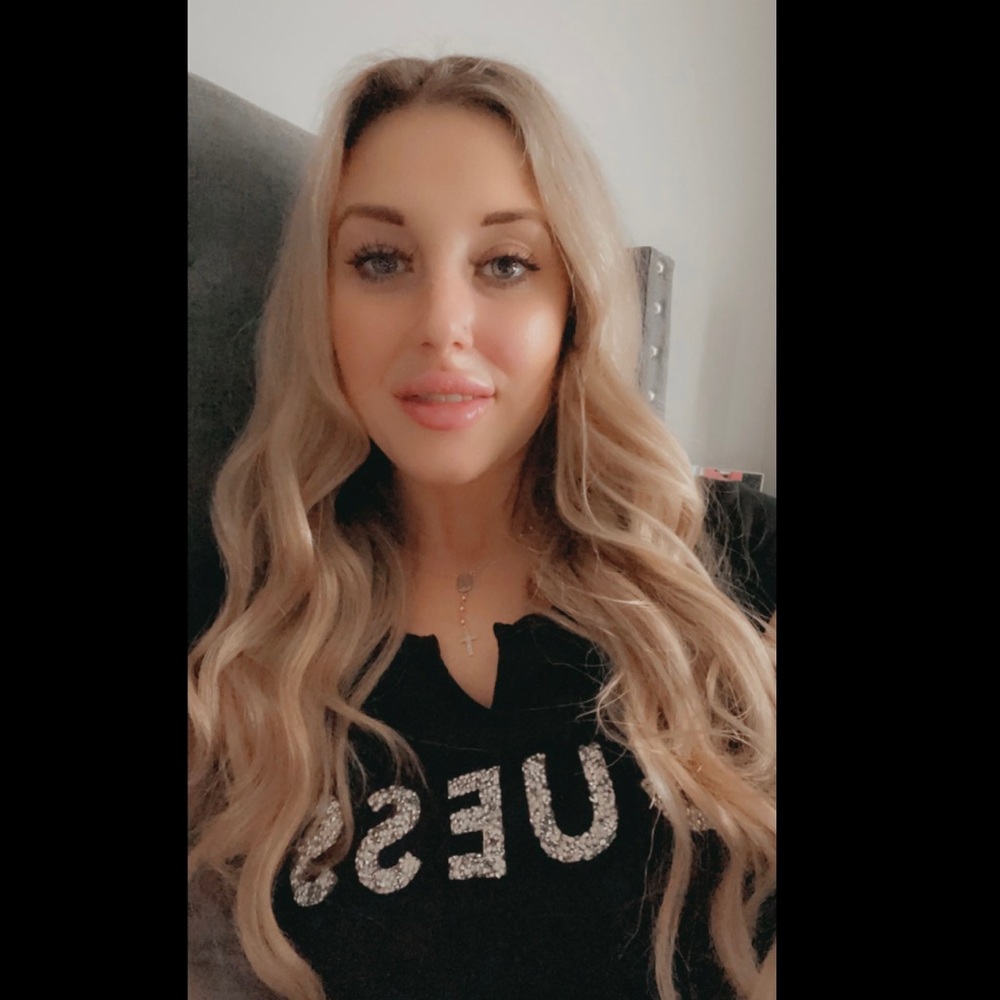 Meet your Posher, Danielle